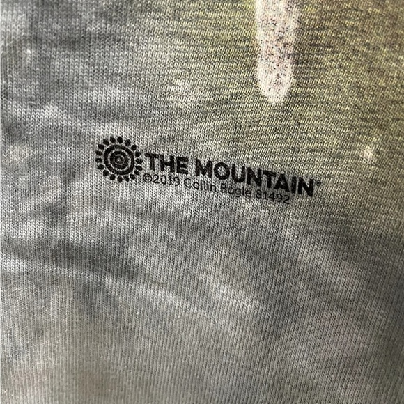 The Mountain Gray Shirt with Cougar Design Size Medium - Picture 2 of 4